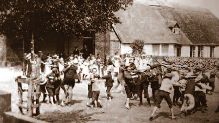 Der Schulhof um 1900